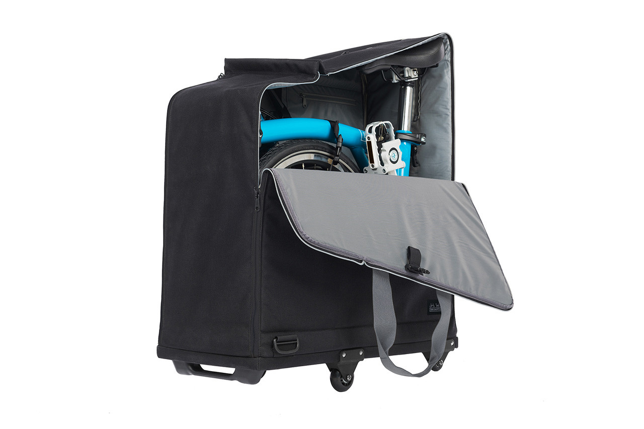 Padded Travel Bag With 4 Rollers Black